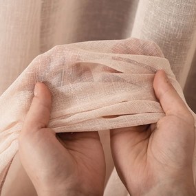 Pastelová ružová záclona PETRA v prirodzenom vzhľade ukončená olovkom  - šité na mieru
