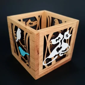 AMADEA Drevený svietnik kocky s motívom vtáčikov a mačiek, farebný, masívne drevo, 10x10x10 cm