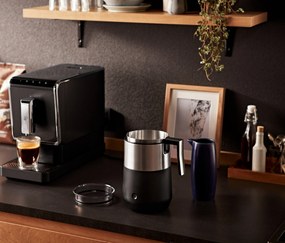 Indukčný napeňovač mlieka, čierny