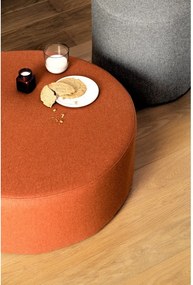 Vlnený taburet v terakotovej farbe Folk – noo.ma