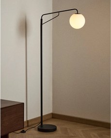 Biela/čierna stojacia lampa so skleneným tienidlom (výška 164 cm) Eilo – Kave Home