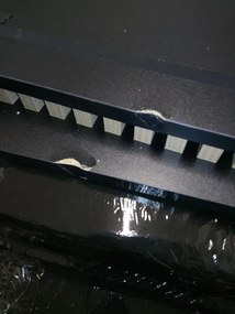 AKCIA Závesná TV skrinka MEORATI 150x40 cm, čierna/dub artisan II. akosť