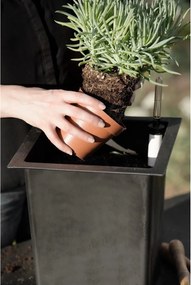 Plastová hranatá vnútorná vložka, 32*34*34 cm, so zavlažovacím setom, čierna