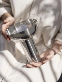 Váza z nehrdzavejúcej ocele v striebornej farbe (výška 21 cm) Miyabi – Blomus