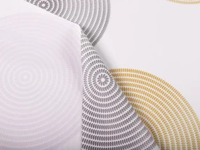 Biante Zamatový štvorcový obrus Tamara TMR-023 Žlté a sivé designové kruhy na smotanovom 110x110 cm