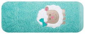 Detská osuška tyrkysovej farby s vyšívanou aplikáciou s ovečkou