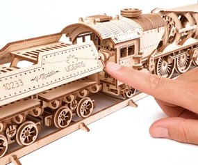 Ugears - 3D drevenené mechanické puzzle V-Express parná lokomotíva s tendrom