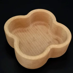 AMADEA Drevená miska v tvare štvorlístka, masívne drevo, rozmer 11,2x4,5 cm