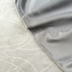Dekorstudio Elegantný zamatový behúň na stôl BLINK 18 strieborný Rozmer behúňa (šírka x dĺžka): 35x180cm