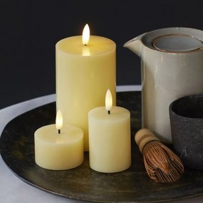 SIRIUS Vosková LED svíčka Sille, světle žlutá, 7,5 x 15 cm