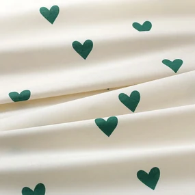 Goldea behúň na stôl 100% bavlnené plátno - srdiečka na slonovej kosti 50x160 cm