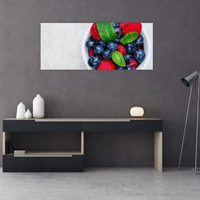 Obraz - miska s lesným ovocím (120x50 cm)