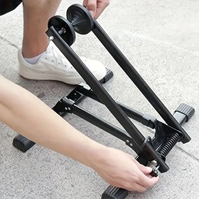 Skladací stojan na uskladnenie bicyklov