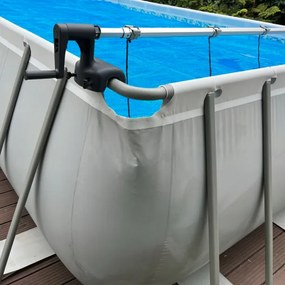 Navijak na solárnu plachtu na bazén