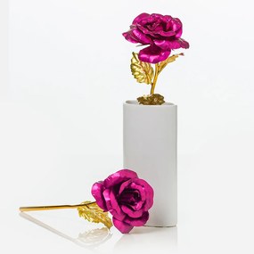 Dekoračná darčeková ruža AMY ako imitácia "zlatej ruže" v cyklámenovej farbe.