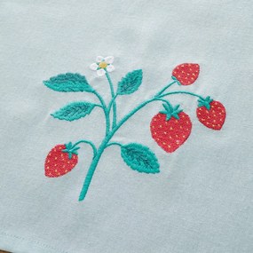 Bavlnený behúň na stôl 32x220 cm Strawberry Garden – Catherine Lansfield