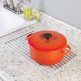 Hliníková odkvapkávacia mriežka na drez v striebornej farbe Metro – iDesign