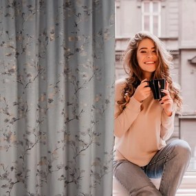 Dekorstudio Tieniaci zamatový záves SELENA s potlačou kvetov - strieborný