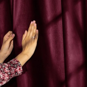 Vínovočervený zamatový dimout záves 140x245 cm Eyelets – Restilo