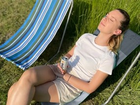 Skladacie plážové ležadlo SAND, sivé pruhy