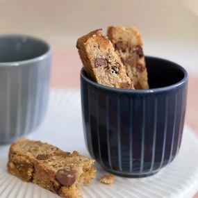 Tmavomodrý porcelánový hrnček Kähler Design Hammershoi, 330 ml