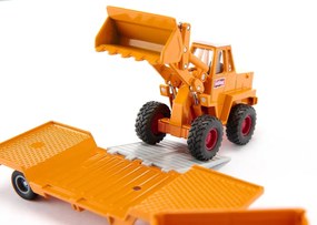 SIKU Super – súprava Mercedes-Benz 710 prevážajúca nakladač 411 Bölling, 1:50