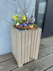 Vyšší štvorcový drevený truhlík s plastovou vložkou - sivý, 25x25x40
