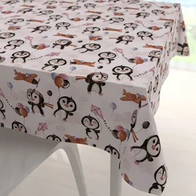 Biante Detský bavlnený štvorcový obrus Sandra SA-647 Tučniačiky s hnedými lietadielkami na bielom 80x80 cm