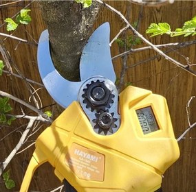 Akumulátorové záhradné nožnice HAYAMI HA-1040 + kufrík + 2 batérie