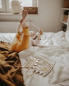 Montessori drevená prepletacia hračka - lama