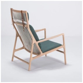 Kreslo s konštrukciou z dubového dreva so zeleným textilným sedadlom Gazzda Dedo