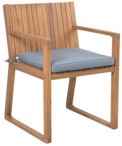Záhradná jedálenská stolička z akáciového dreva s podsedákom modrá SASSARI Beliani
