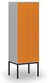 Drevená šatníková skrinka s podnožou, 2 oddiely, cylindrický zámok, sivá/oranžová