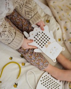 Montessori drevená prepletacia hračka - pani medvedica