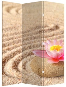 Paraván - Kameň s kvetinou na piesku (126x170 cm)