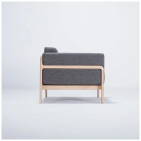 Kreslo s konštrukciou z dubového dreva s tmavosivým textilným sedadlom Gazzda Fawn