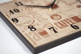 Drevené hodiny s nápismi coffe