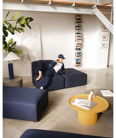 Kovový okrúhly konferenčný stolík v horčicovej farbe ø 72 cm Fleksa – Kave Home