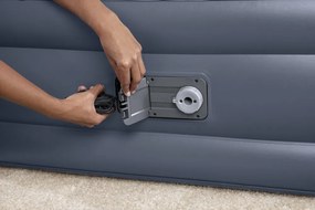 Nafukovací matrac s pumpou 226 x 152 x 84 cm Bestway 67923