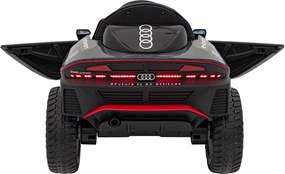 Ramiz Audi RSQ E-TRON vozidlo Sivá