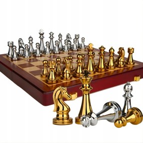 Drevené šachy s kovovými figúrkami Hnedá KP-40058