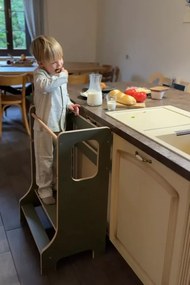 Učiaca veža Montessori pre súrodencov olivová