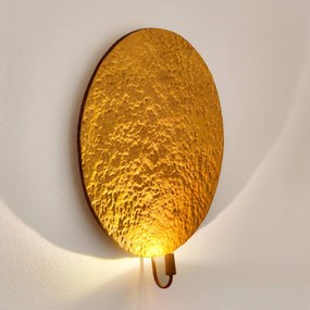 So zlatým leskom nástenné LED svietidlo Traversa