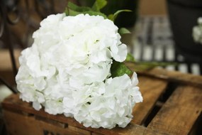 Biela kytica z umelých hortenzií 45cm