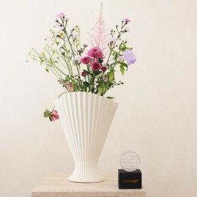 Ferm Living Exkluzívny set: váza Fountain Off White + aranžovací krúžok Hanataba