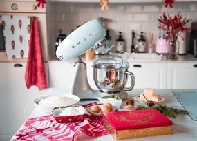 Kuchynský robot SMEG 50. rokov Retro Style s kovovou základňou 4,8 l pastelovo modrý, SMF02PBEU