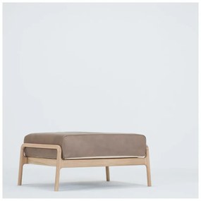 Svetlohnedá podnožka z byvolej kože s konštrukciou z masívneho dubového dreva Gazzda Fawn