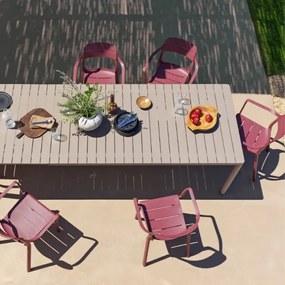 CASSIA ARMCHAIR záhradná stolička s podrúčkami borgogna