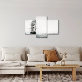 Obraz - Loď plávajúca po oceáne (90x60 cm)