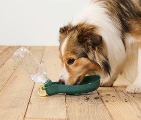 Fľaša na pitie pre psy so zabudovanou miskou